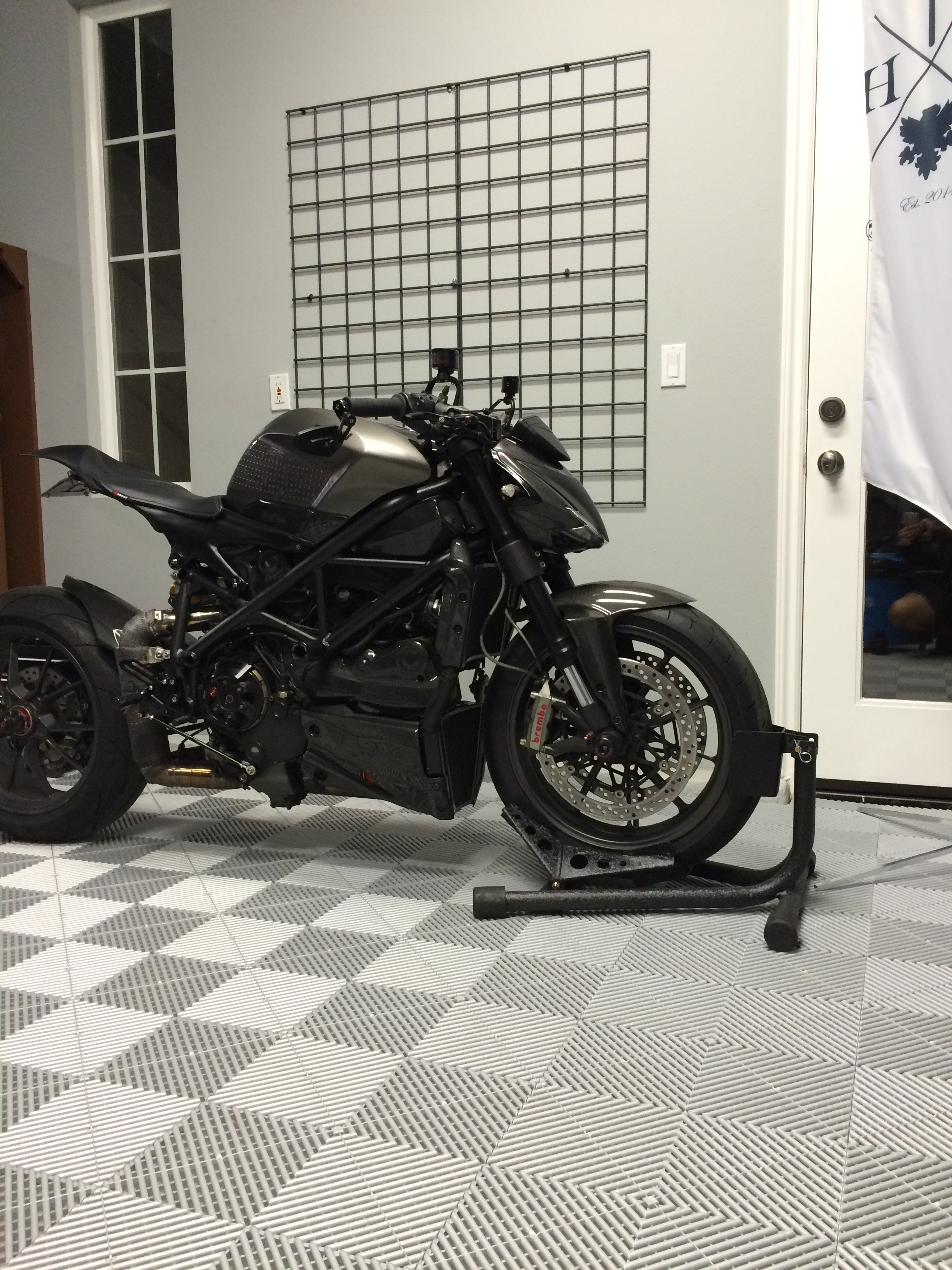 2010 Ducati Streetfighter photo 95